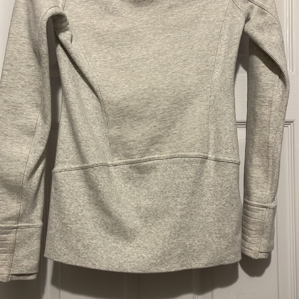 Lululemon Radiant Jacket II, Heathered Ivory. Pristine. Small. HP! - Picture 12 of 13
